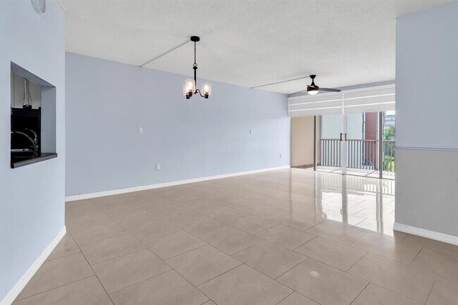 Building Photo - 1690 NE 191st St