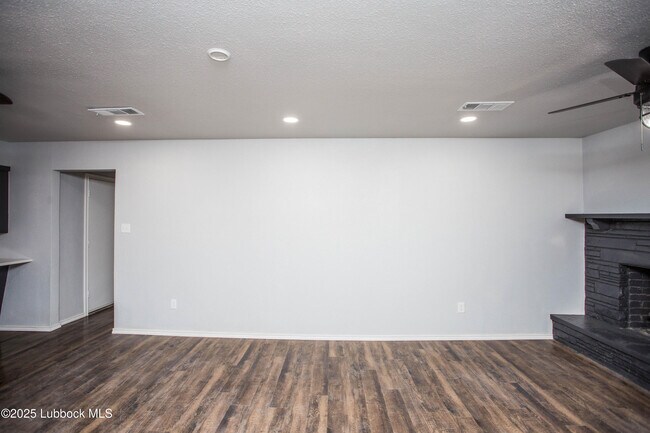 Building Photo - 6803 Avenue W
