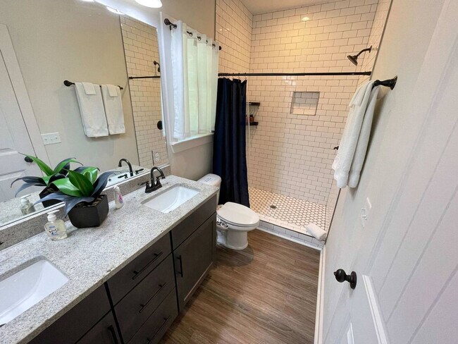 Building Photo - 410 N C St