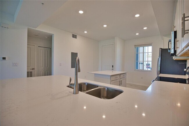Building Photo - 12280 Wellen Golf St