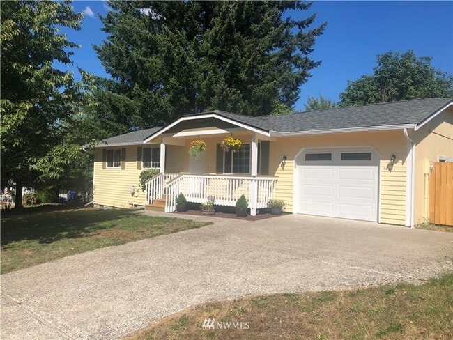 Primary Photo - Charming 3 Bedroom Home in Great Tenino Lo...
