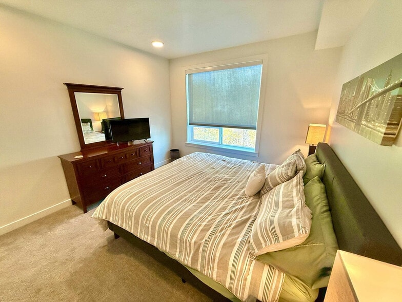 Building Photo - 385 S 400 E