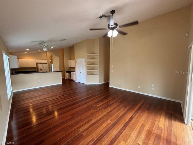 Building Photo - 9200 Middle Oak Dr