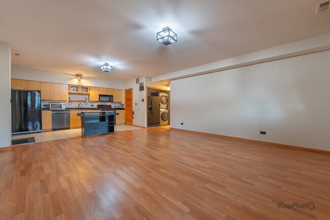 Building Photo - 519 S Maplewood Ave