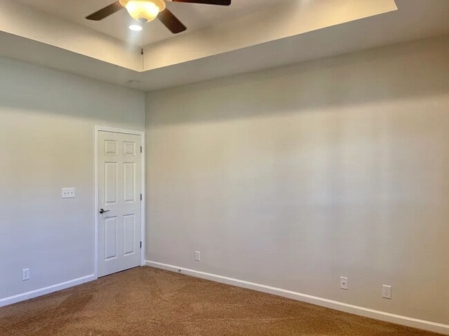 Building Photo - Large Kokomo Home!