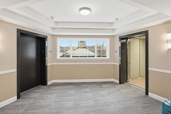 Building Photo - 855 Main St