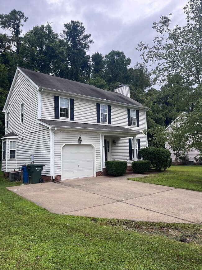 Building Photo - APPLICATION RECEIVED! Beautiful Must See 3 Bedroom with Deck and Garage, minutes from Duke!