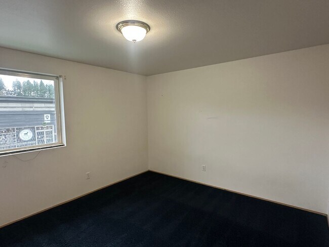 Building Photo - 296 Sussex Ave W