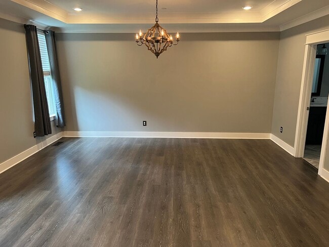 Building Photo - 4 Bedroom Home w/ Office and 3 Car Garage