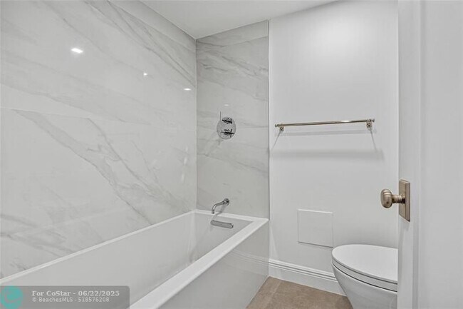 Building Photo - 20515 E Country Club Dr