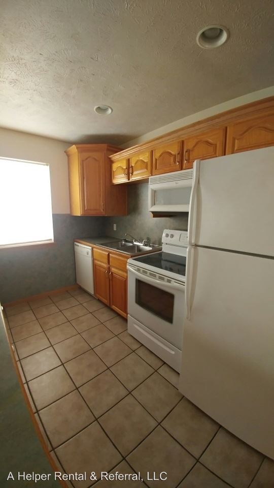 Building Photo - 647 Eastmont Rd