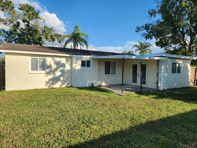 Building Photo - HUD available - Beautiful 3/1 1042 sq ft h...