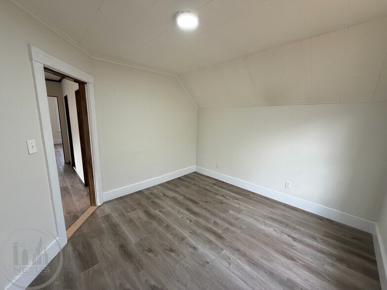 Building Photo - 73 Esther St