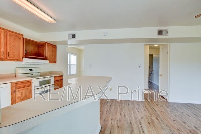 Building Photo - 2259 Sedgewick Dr