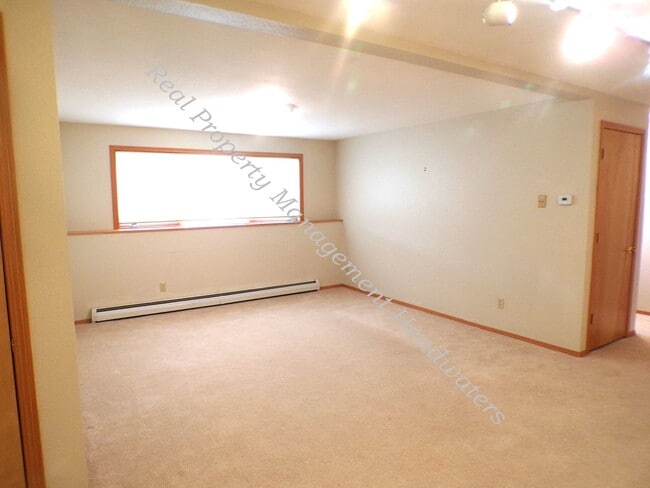 Building Photo - 5 Bedroom 2-1/2 Bath House for Rent