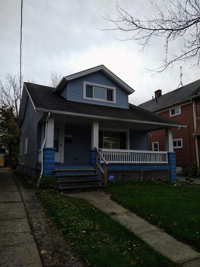 Primary Photo - 10910 Revere Ave