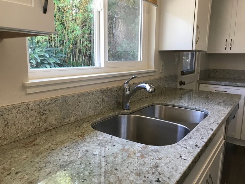 Building Photo - 5721 Carnegie St