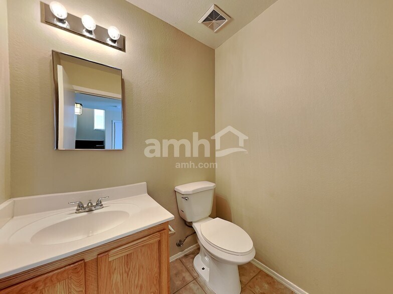 Building Photo - 1102 E Renegade Trl