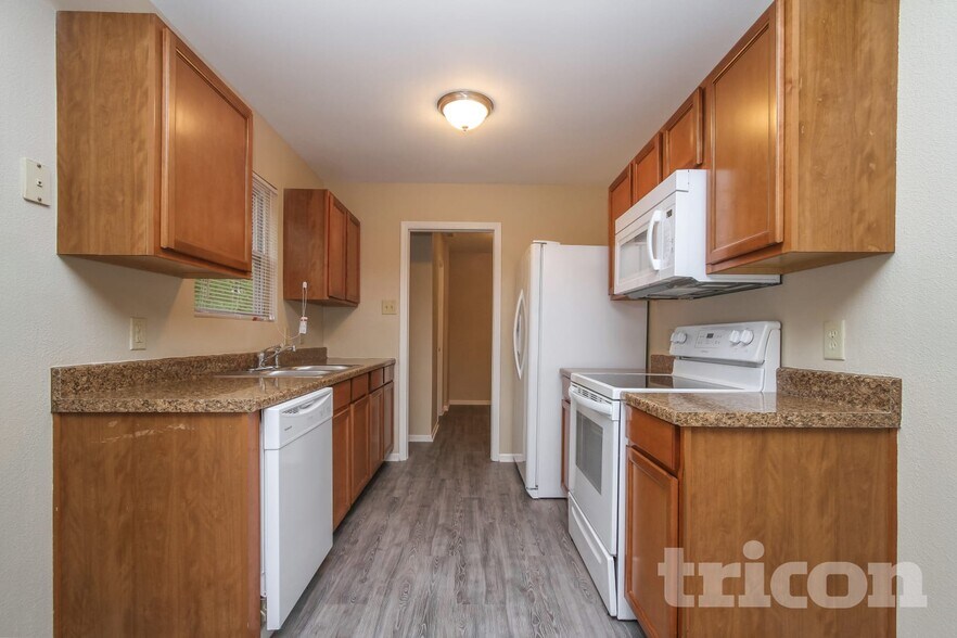 Building Photo - 1164 N Aberdeen Dr