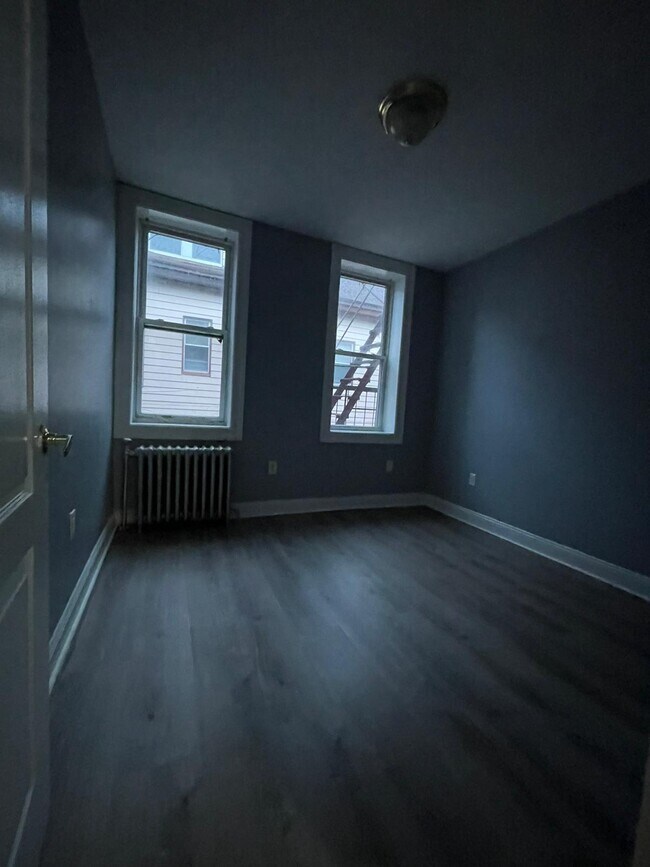 Building Photo - 399 Avenue C