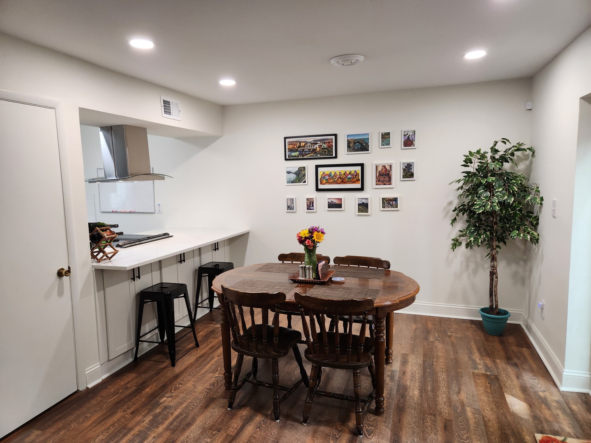 Dining room / kitchen - 1333 S Ponce de Leon Ave NE