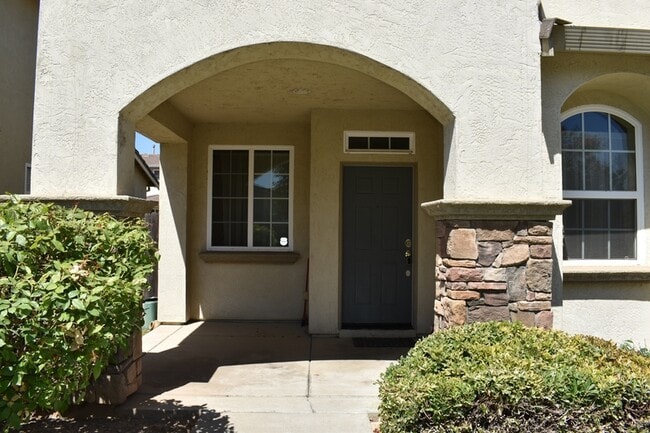 Building Photo - 3587 Sarasota Ave