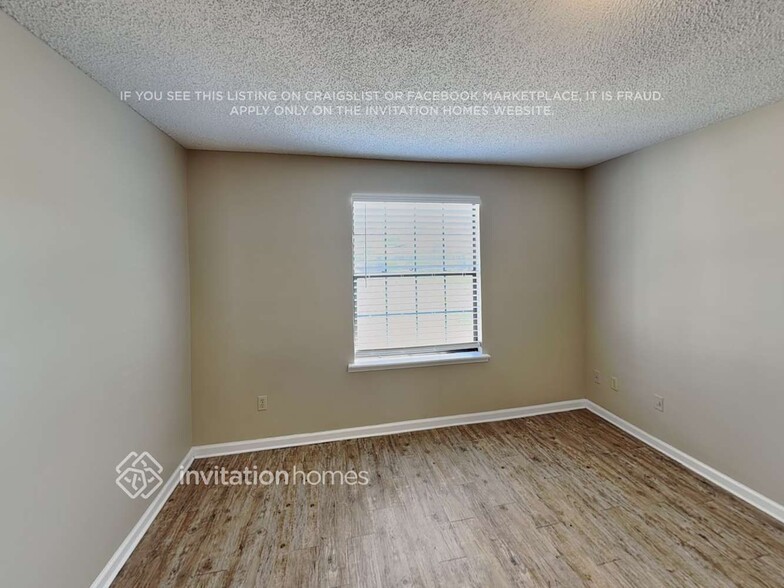Building Photo - 10765 Losco Jct Dr