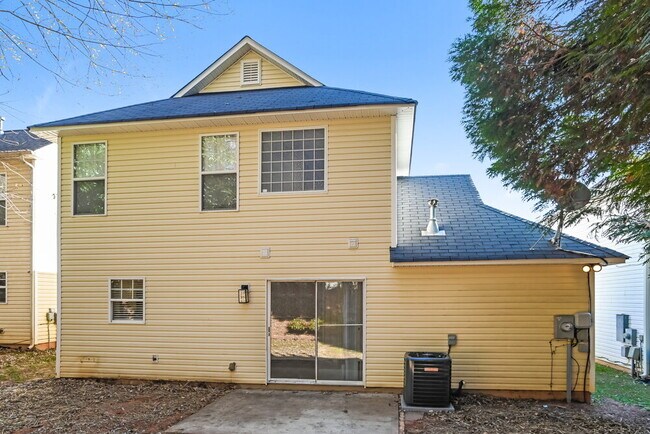 Building Photo - 230 Amir Cir