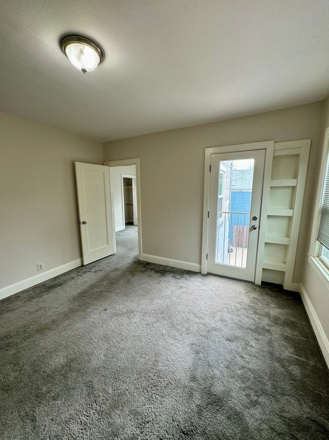 Building Photo - 615 Prague St