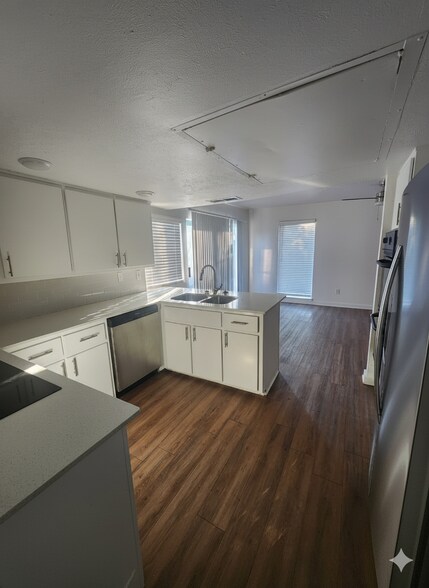 kitchen2 - 210 Trellis Pl