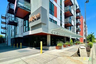 Building Photo - Downtown Bellevue 1BR Condo with Parking | Walk to Bellevue Square