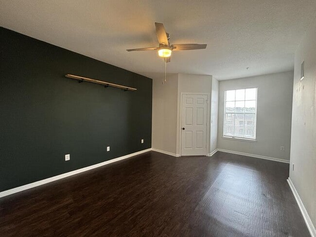 Building Photo - 14226 Fredricksburg Dr