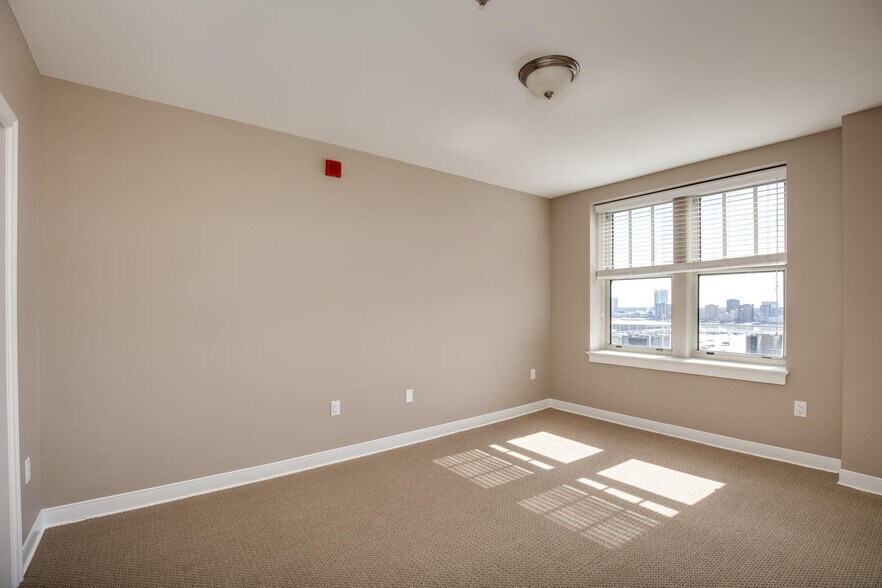 Building Photo - 525 W Lafayette Blvd