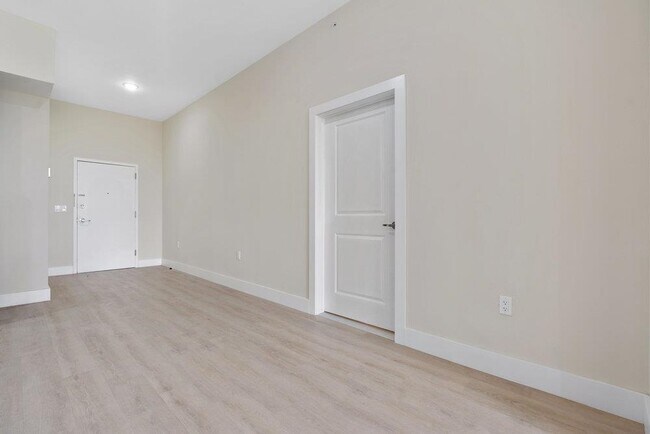 Building Photo - 527 Union Ave