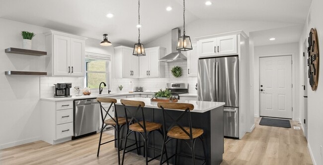Building Photo - Furnished Home with Modern Amenities in Williamsburg