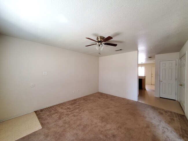 Building Photo - 3308 Hereford Ln