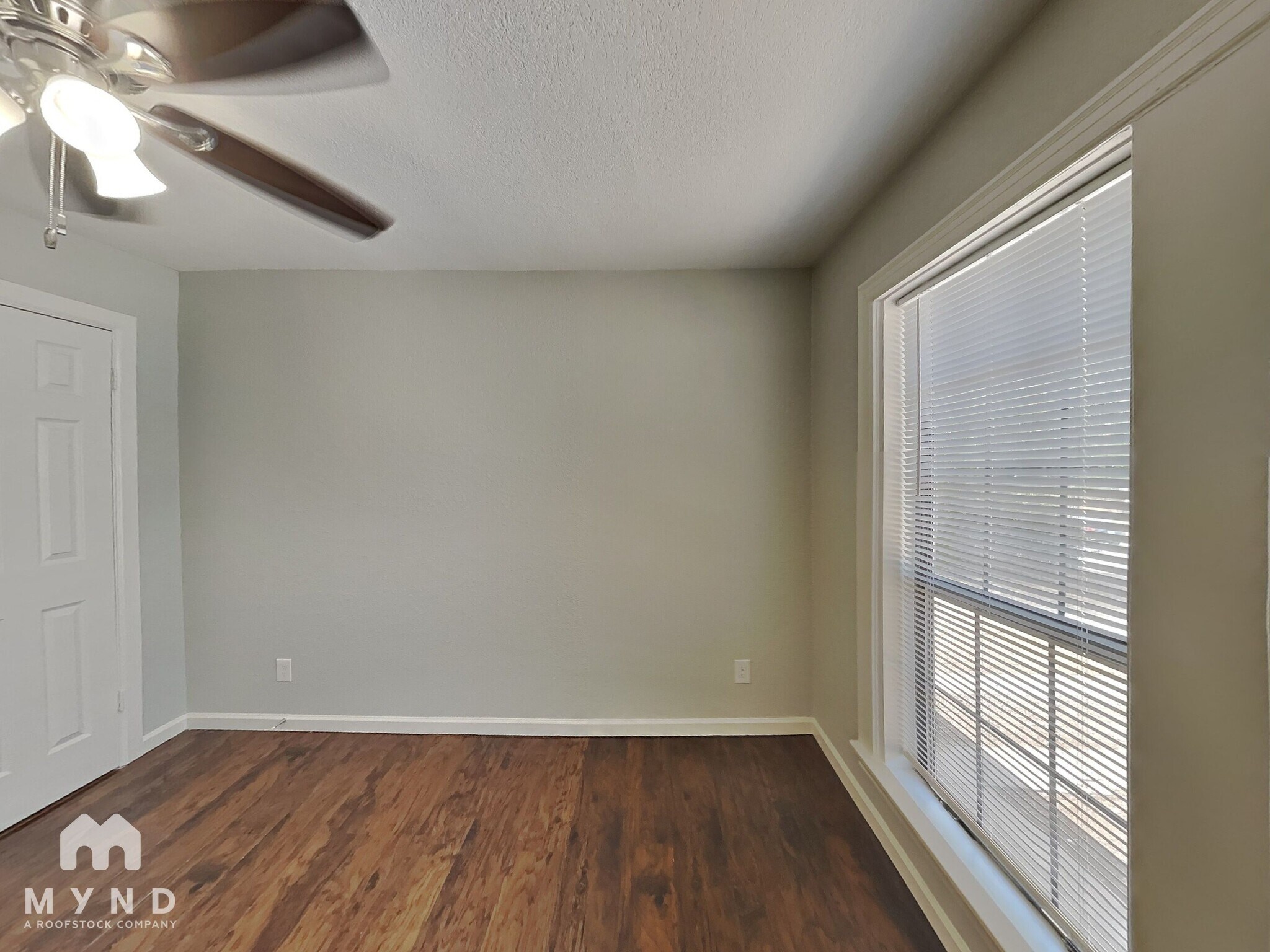 Building Photo - 3862 Meadowbrook Dr
