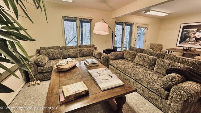 Building Photo - 302 Roaring Fork Dr