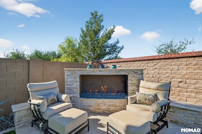 Building Photo - 4060 S Thistle Dr