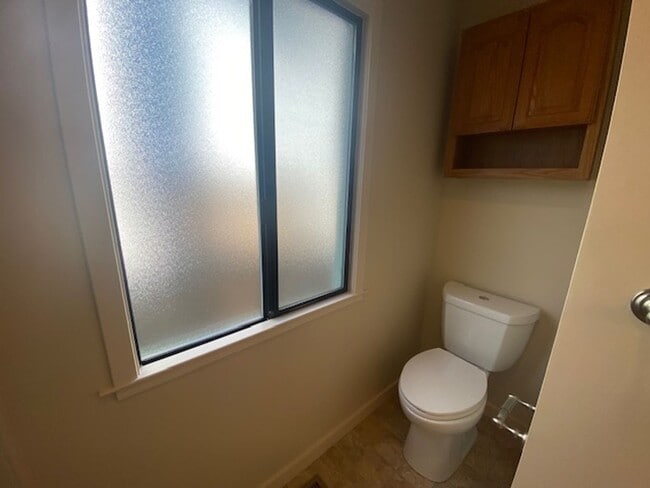 Building Photo - Cozy Monterey Home!