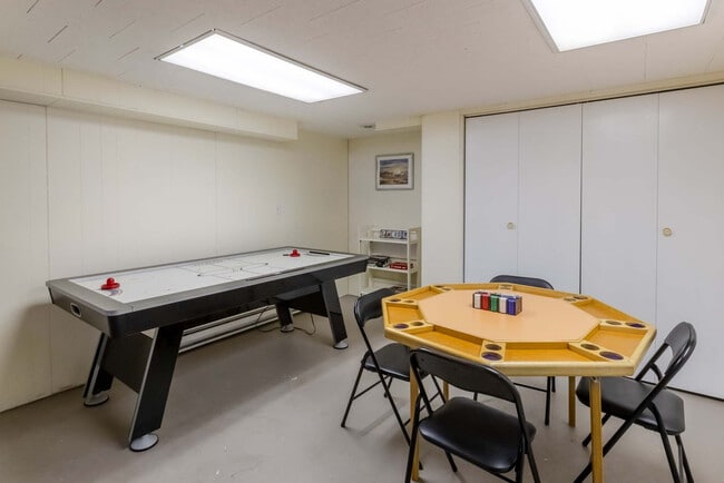 Building Photo - 640 S Columbia St