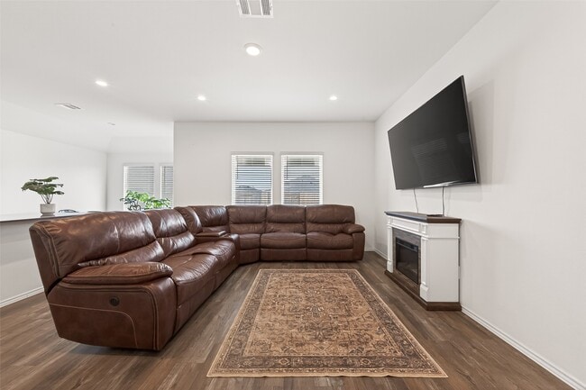 Building Photo - 40603 Pine Spruce Ln