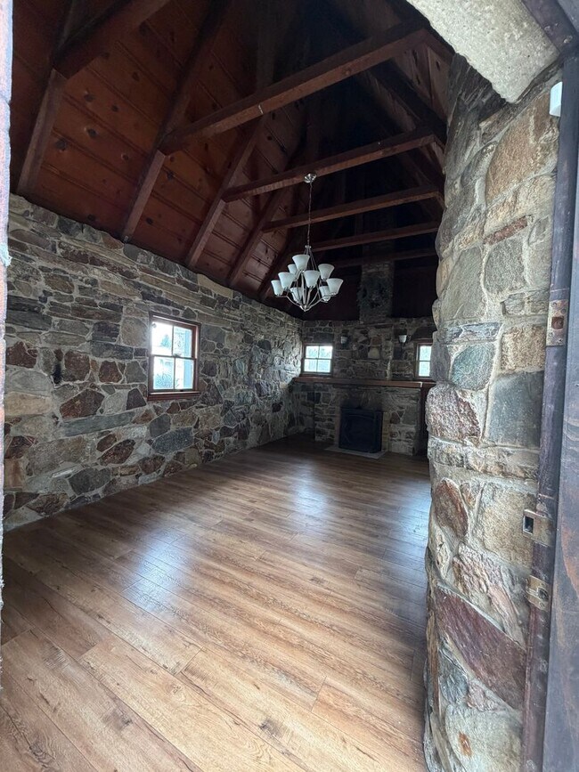 Building Photo - 108 E Date St