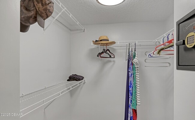 Building Photo - 4670 Links Village Dr