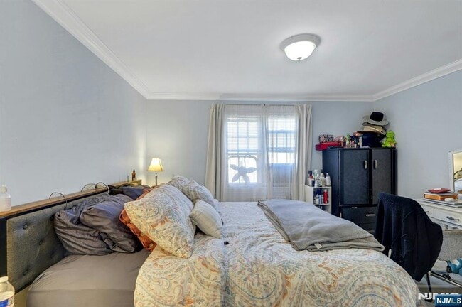 Building Photo - 190 Knickerbocker Rd