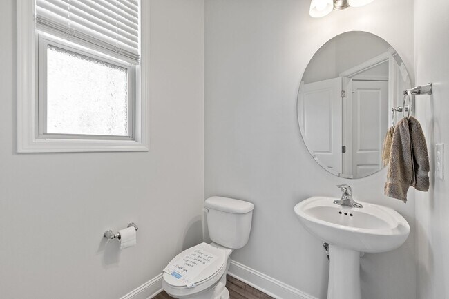 Building Photo - **Spacious 3/2.5 Townhome in Durham**