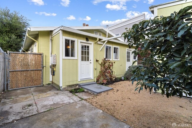 Building Photo - 689 43rd St