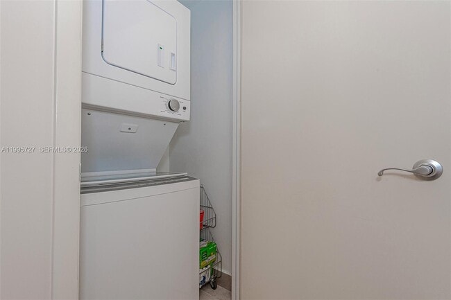 Building Photo - 1000 South Pointe Dr