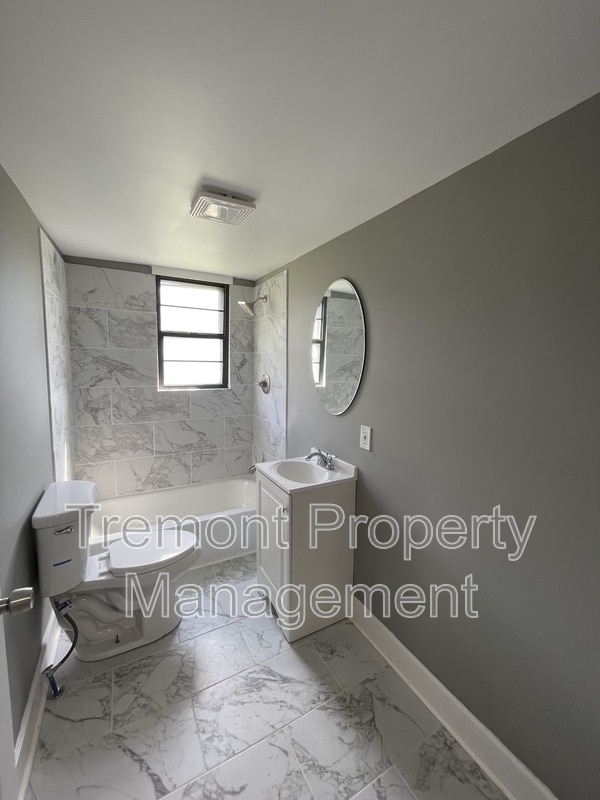 Building Photo - 2019 N Chamberlain Ave