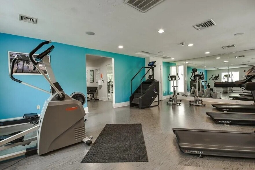 Building Photo - 15 Village Way